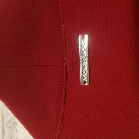 NWOT flowy Michael Kors scarlet sleeveless blouse size 14 - Picture 3 of 4